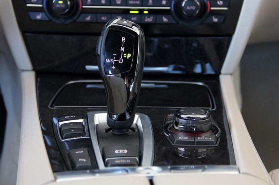  BMW 750iL 2013 года  (фото 16 из 96)